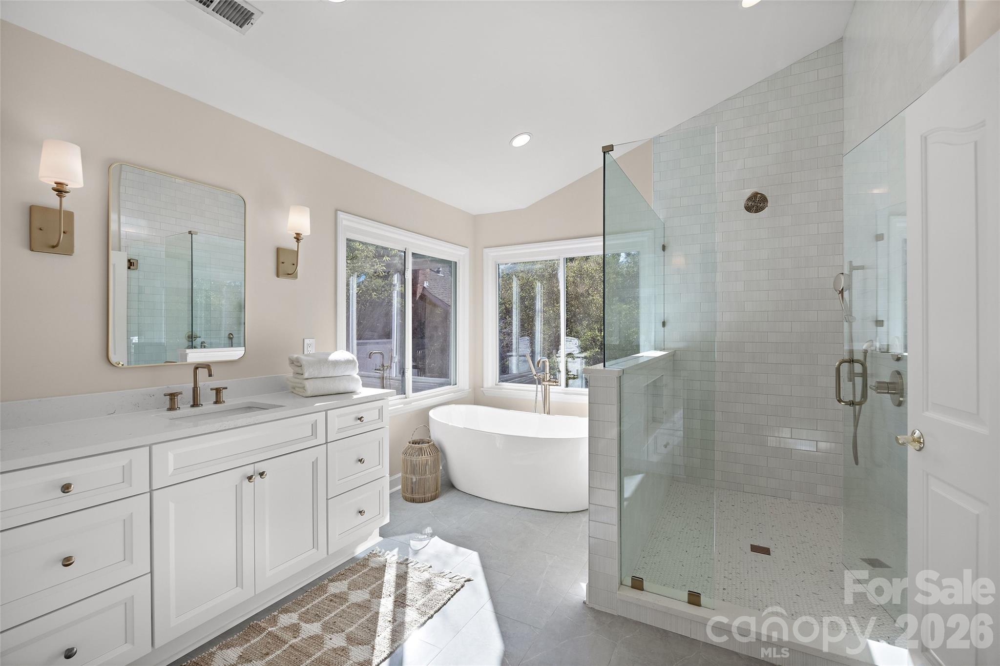Primary En-suite Bath - 6311 Hawkwood Lane, Charlotte