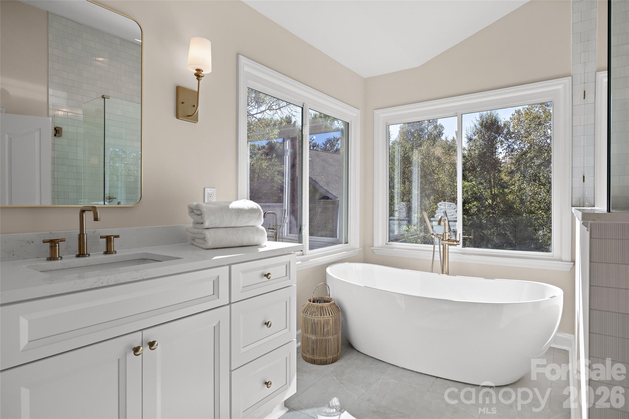 White Porcelain Soaking Tub - 6311 Hawkwood Lane, Charlotte