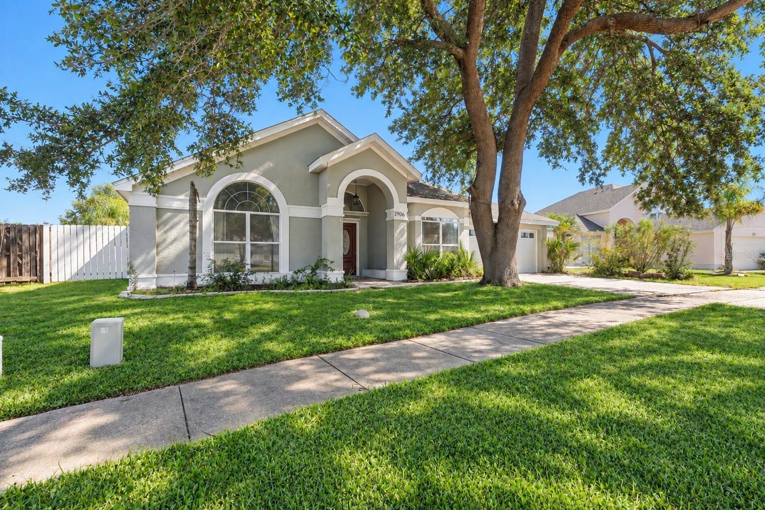 Single Family Residence at 2906 PEMBRIDGE ST, KISSIMMEE, photo 2 of 43