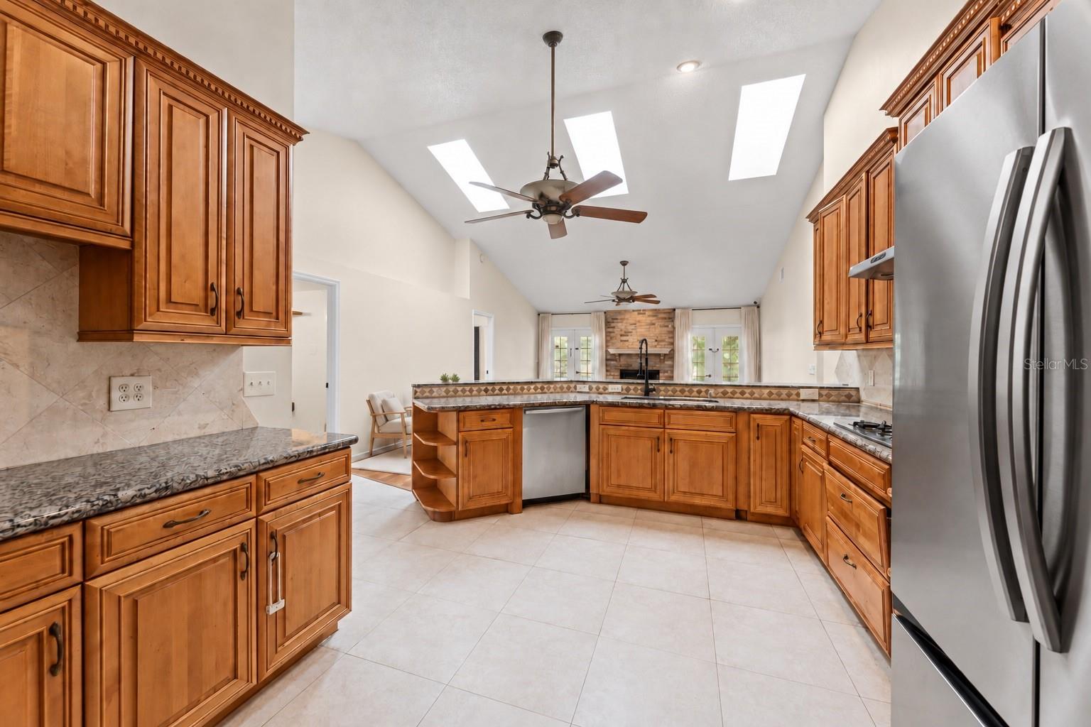 Single Family Residence at 2906 PEMBRIDGE ST, KISSIMMEE, photo 11 of 43