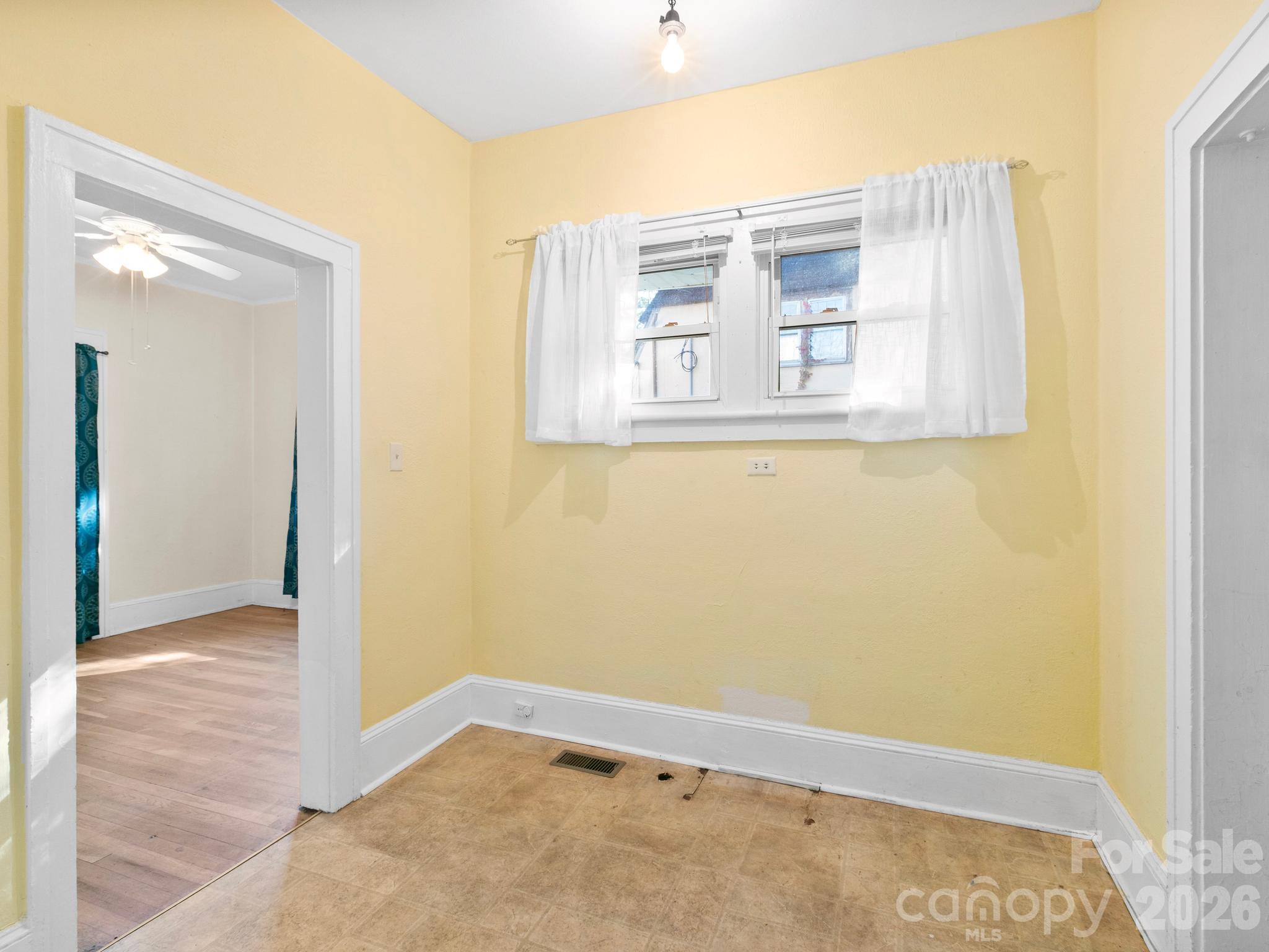 Single Family Residence at 27 Warwick Road, Asheville, photo 14 of 21