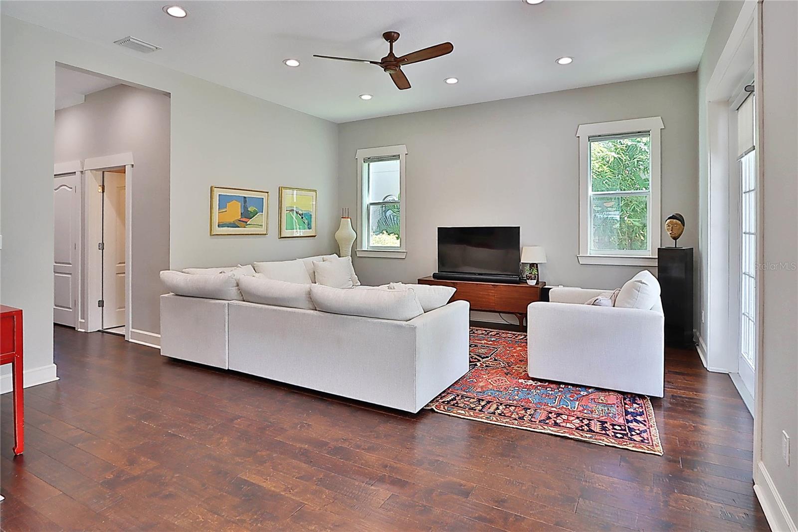 Single Family Residence at 3106 W WYOMING AVE, TAMPA, photo 7 of 40