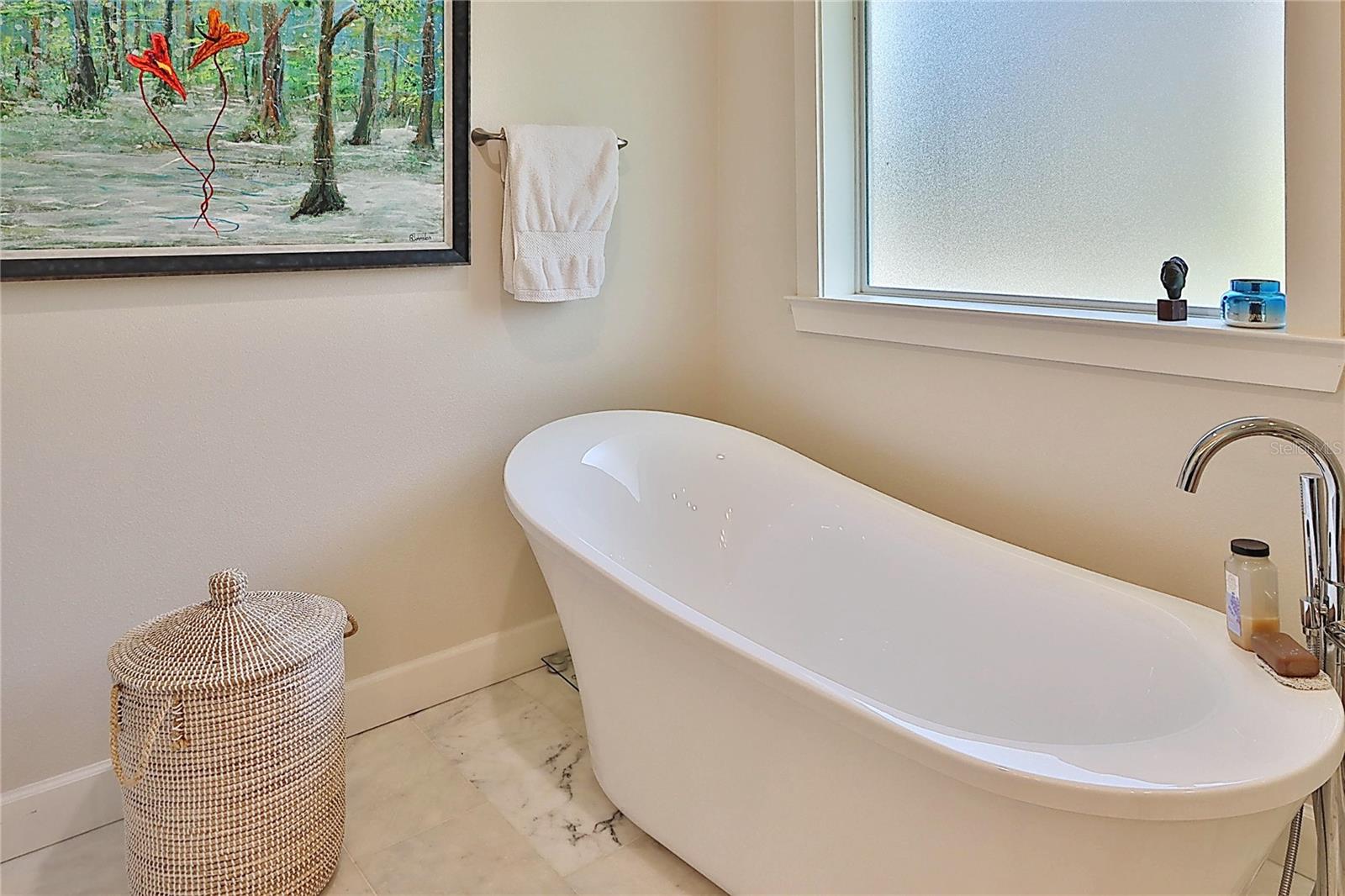 soaking tub primary bath - 3106 W WYOMING AVE, TAMPA