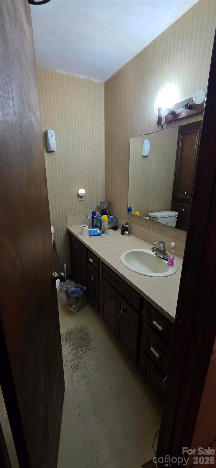 Single Family Residence at 2419 Maiden Road, Maiden, photo 4 of 5