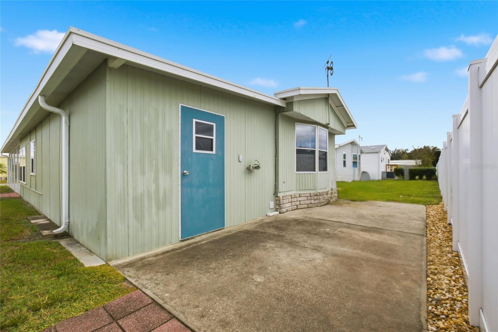 Manufactured Home at 4121 JOYFUL LN, ZEPHYRHILLS, photo 4 of 31