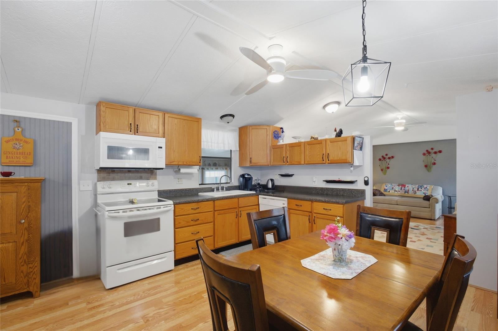 Manufactured Home at 4121 JOYFUL LN, ZEPHYRHILLS, photo 16 of 31