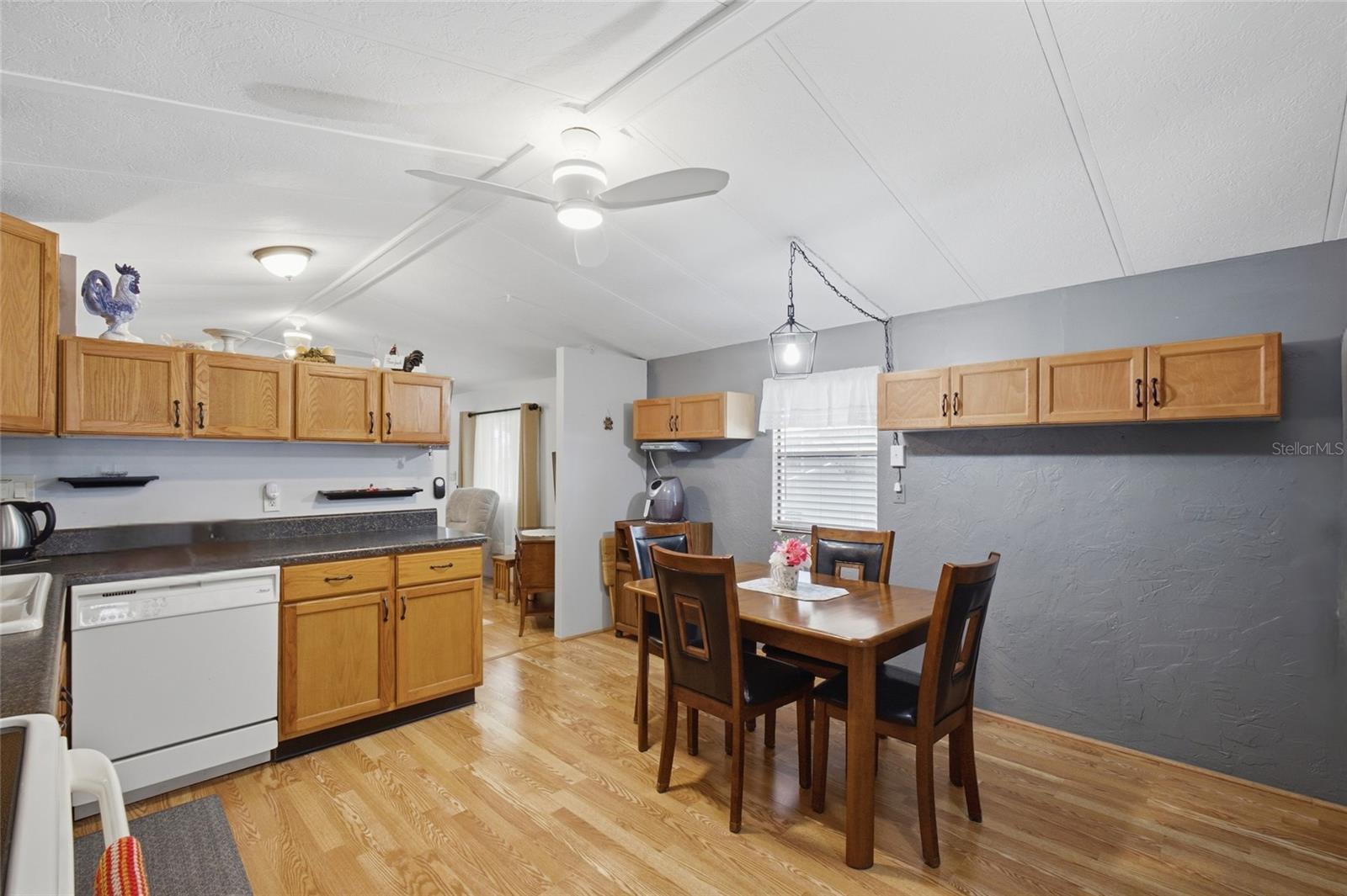 Manufactured Home at 4121 JOYFUL LN, ZEPHYRHILLS, photo 18 of 31