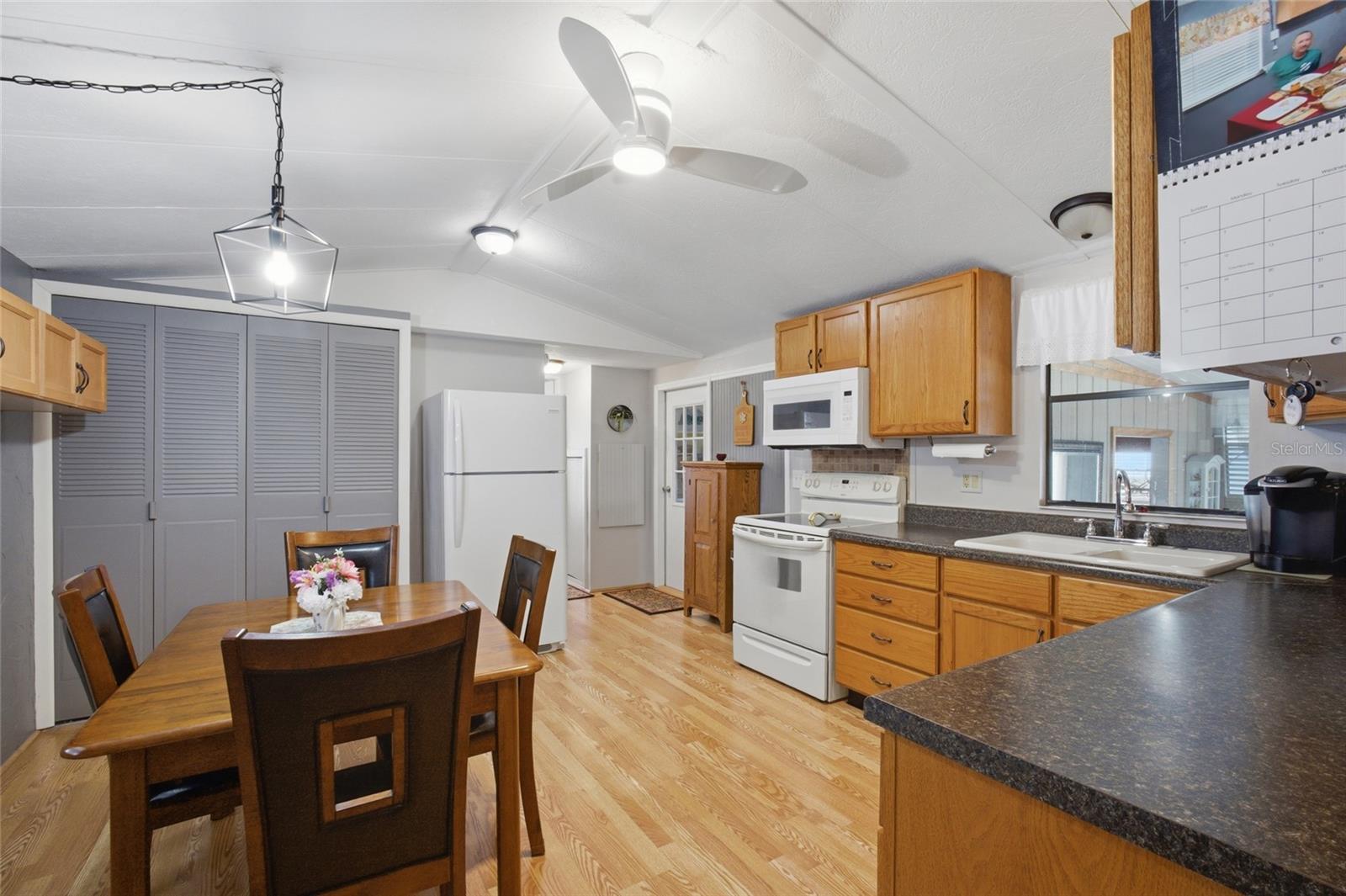 Manufactured Home at 4121 JOYFUL LN, ZEPHYRHILLS, photo 19 of 31