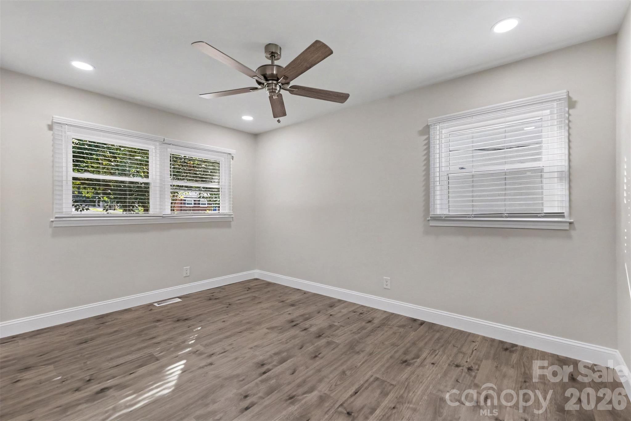 Primary bedroom w/ensuite bathroom - 1801 Dallas Avenue, Charlotte