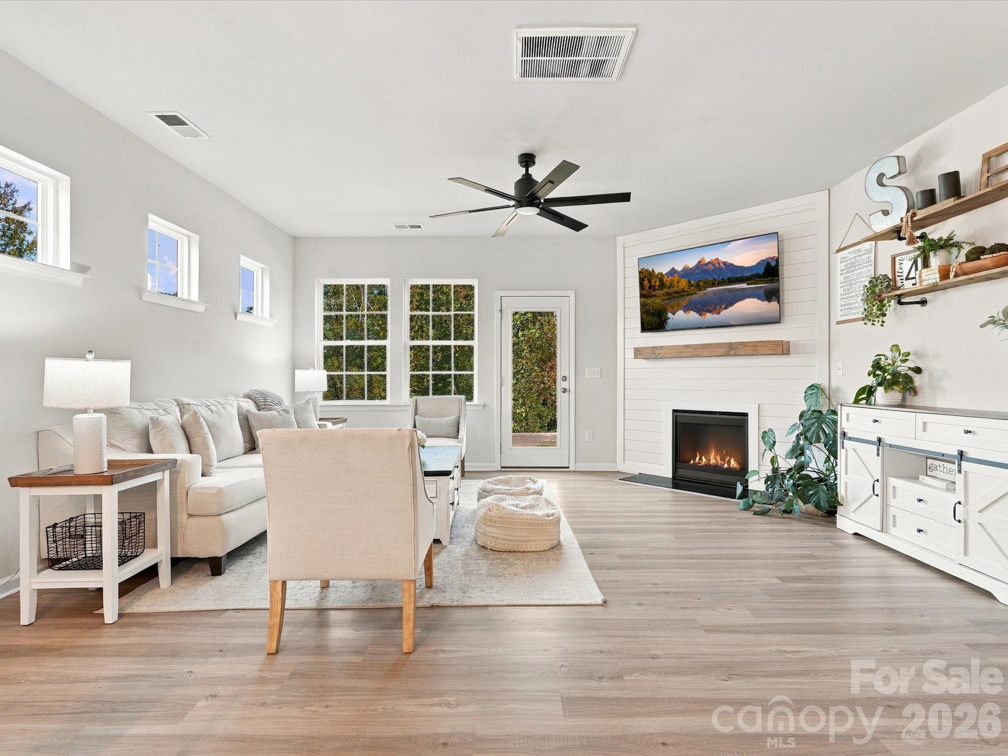 Single Family Residence at 5012 Lily Pond Circle, Waxhaw, photo 7 of 48