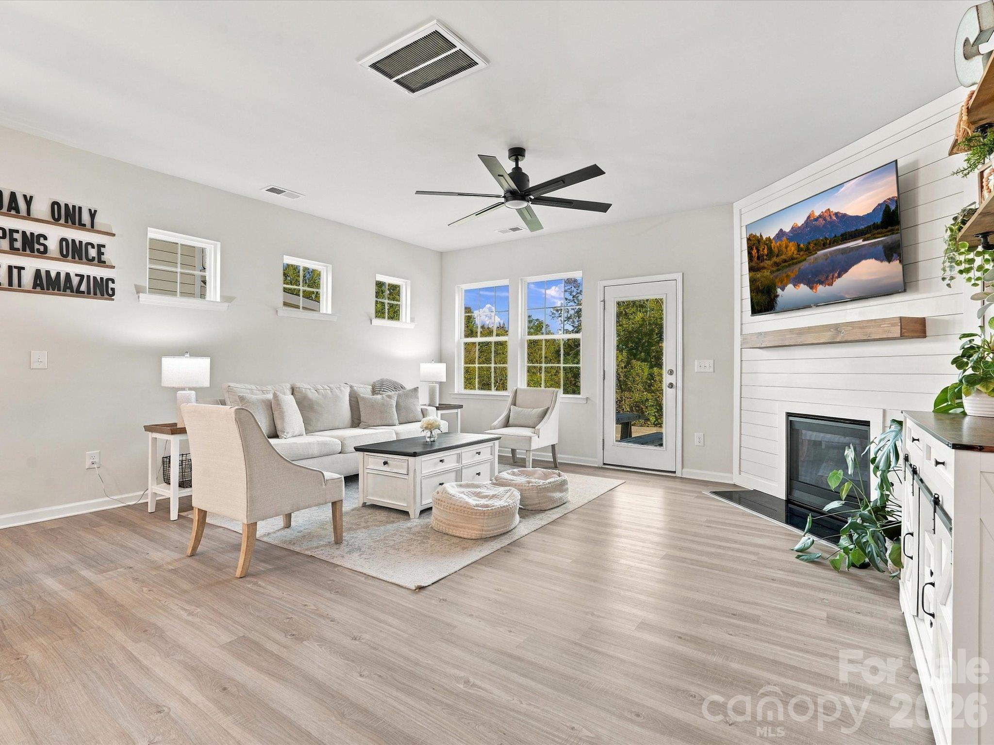 Single Family Residence at 5012 Lily Pond Circle, Waxhaw, photo 8 of 48