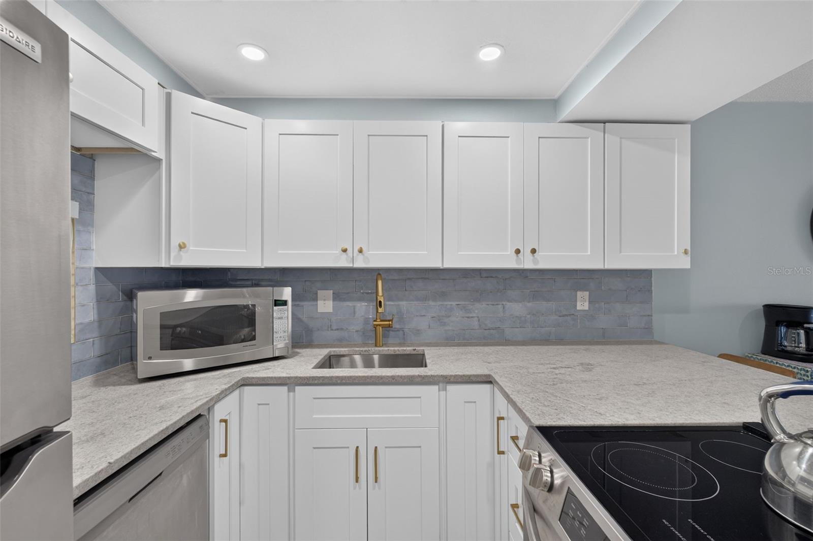 Condominium at 6157 MIDNIGHT PASS RD #E93, SARASOTA, photo 14 of 53