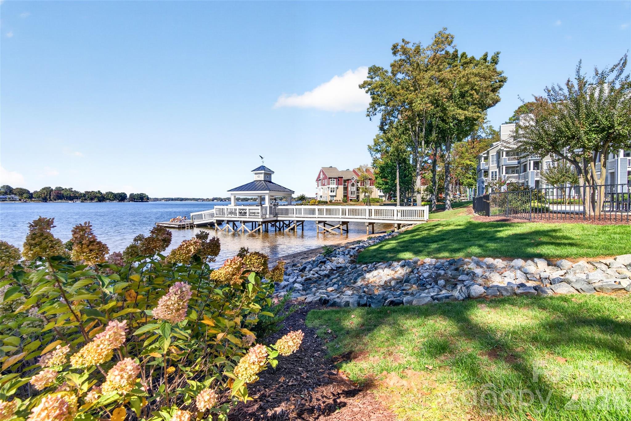 GORGEOUS grounds and Community Dock. - 928 Southwest Drive, Davidson