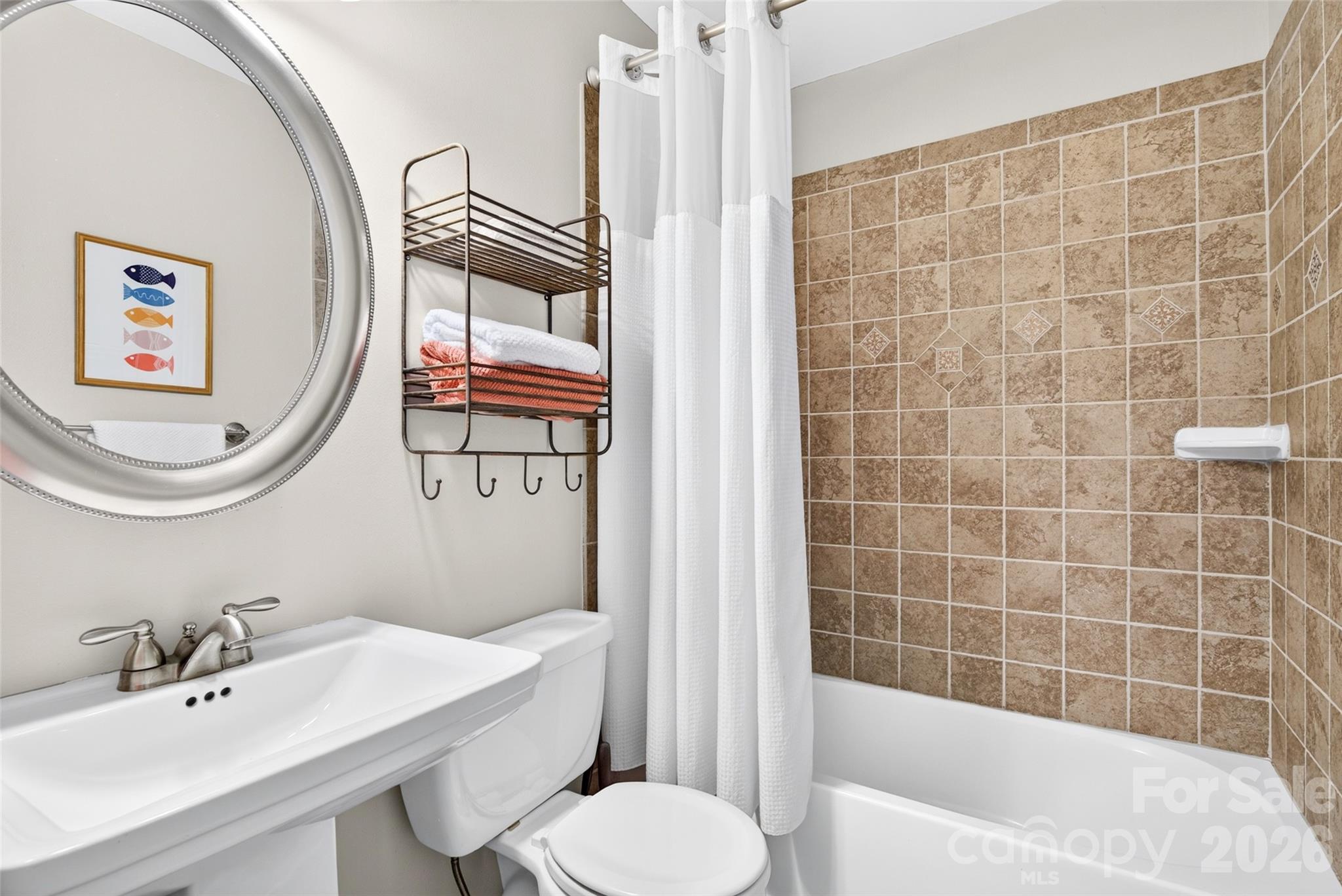 Guest/Hall Bathroom - 928 Southwest Drive, Davidson