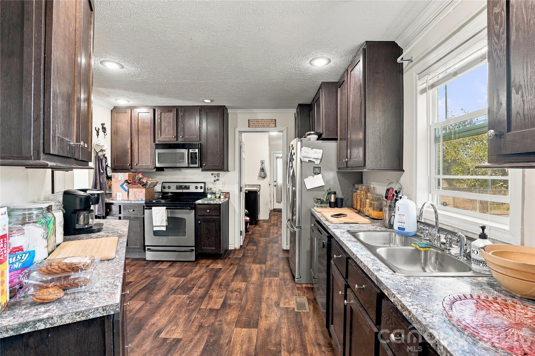 Single Family Residence at 106 Belinda Loop, Statesville, photo 6 of 29