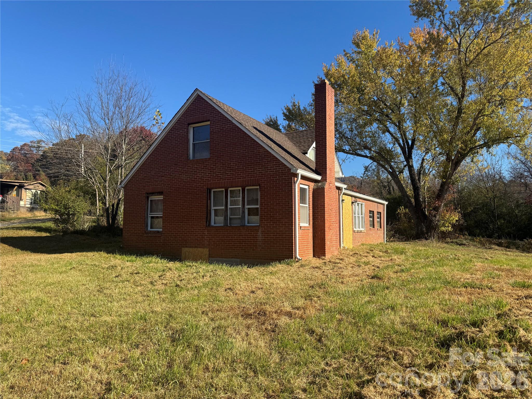 Single Family Residence at 102 Ransom Road, Clyde, photo 2 of 5