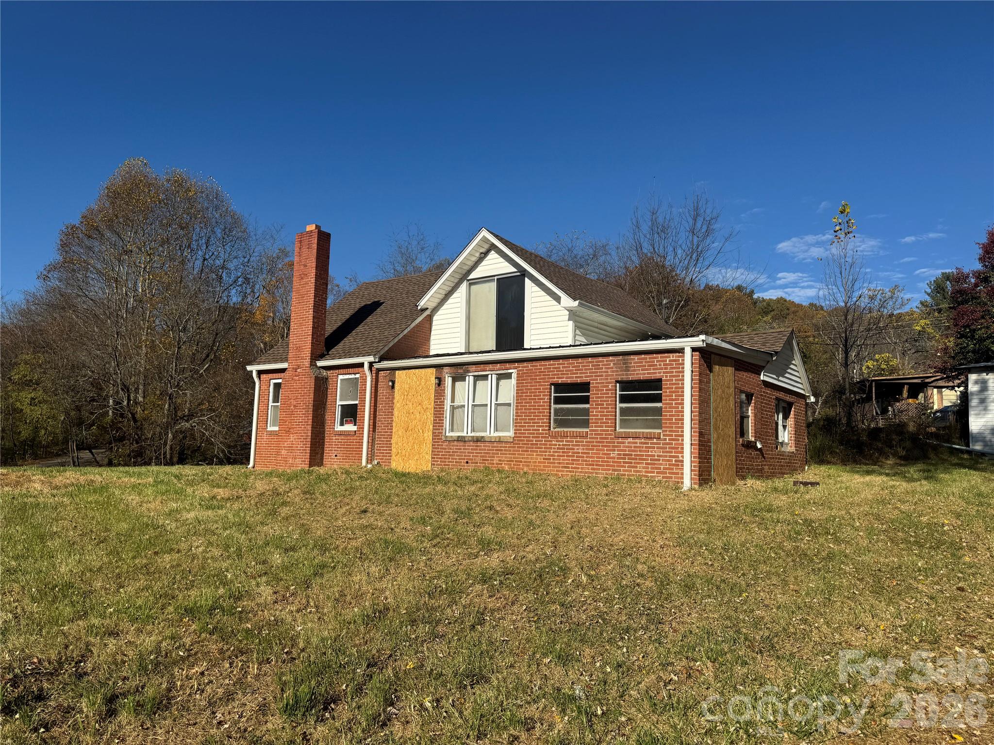 Single Family Residence at 102 Ransom Road, Clyde, photo 3 of 5