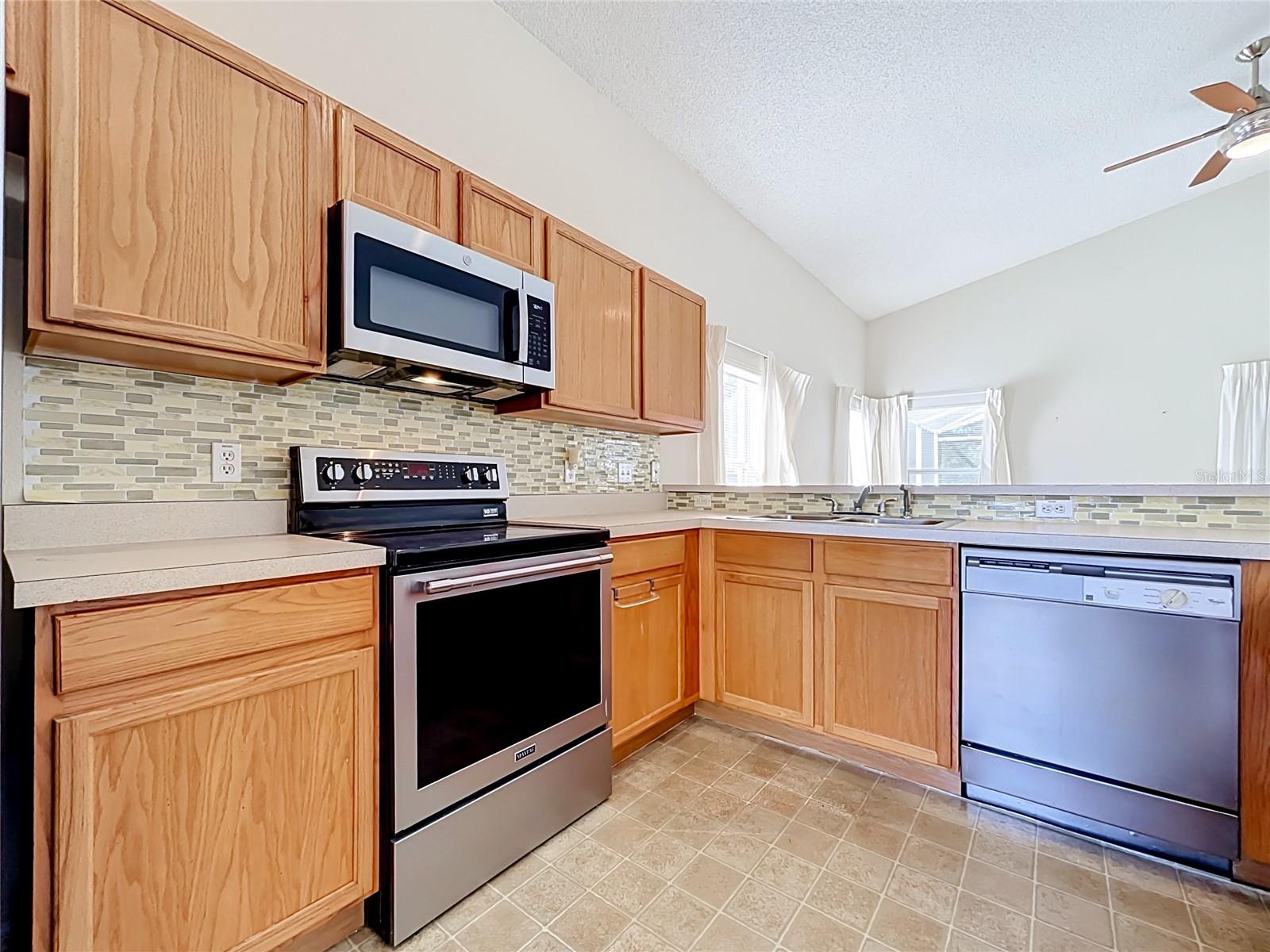 Single Family Residence at 750 BLOOMINGDALE DR, DAVENPORT, photo 9 of 33