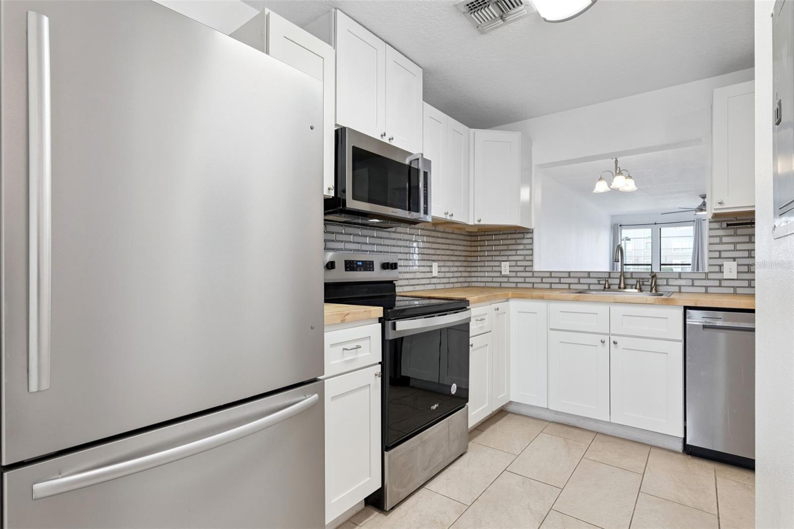 Condominium at 2254 GRENWICH AVE #2254, ORLANDO, photo 11 of 35