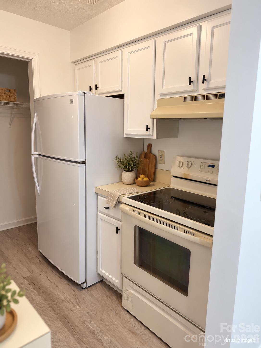 Condominium at 8119 Tremaine Circle, Charlotte, photo 21 of 37