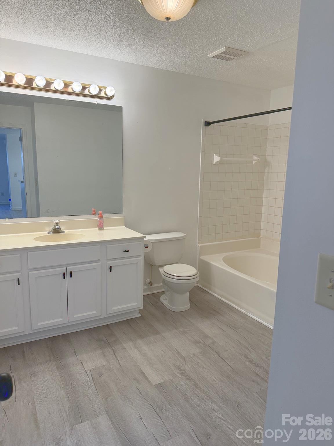 Condominium at 8119 Tremaine Circle, Charlotte, photo 36 of 37
