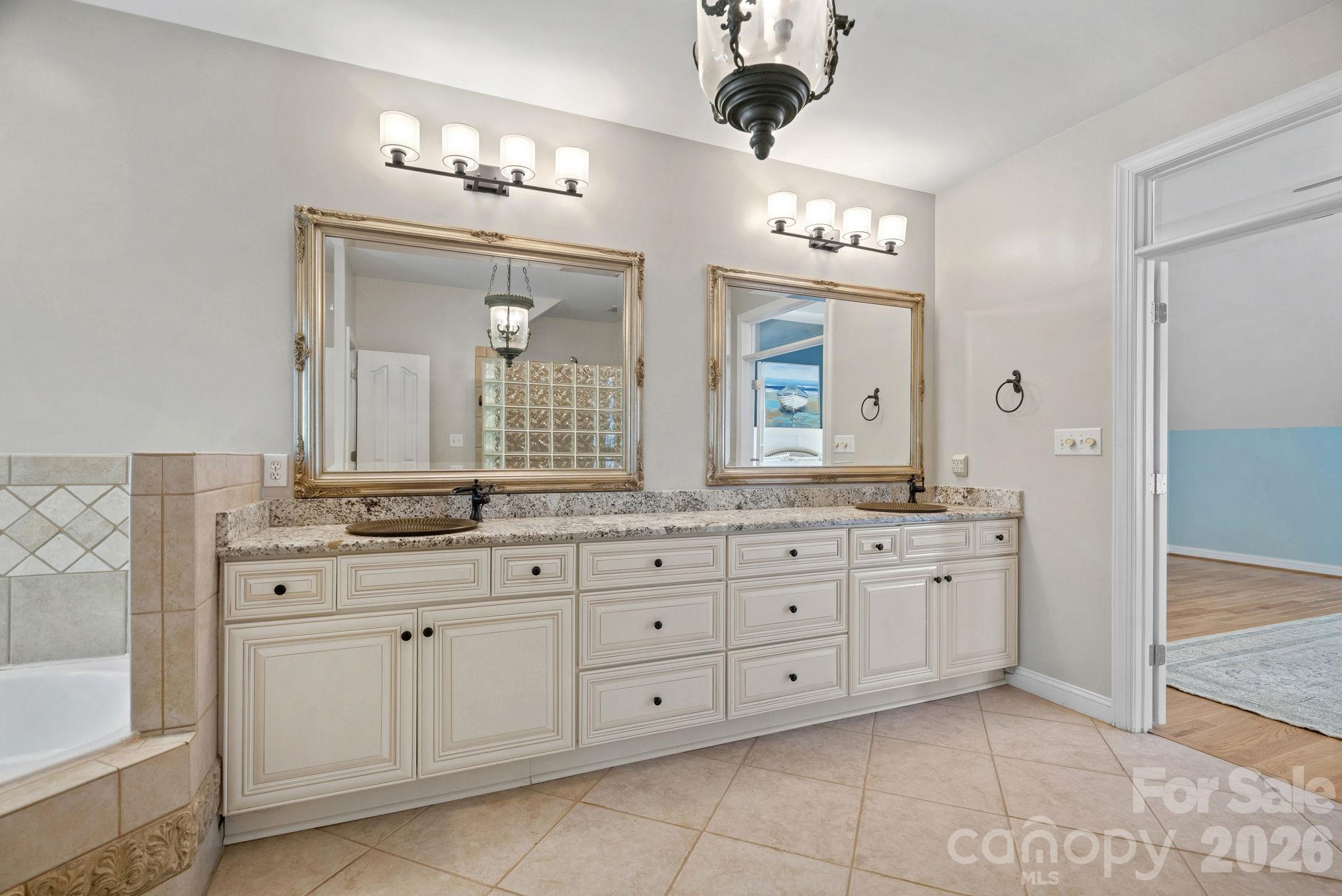 Single Family Residence at 4001 Nicole Eileen Lane, Charlotte, photo 20 of 43
