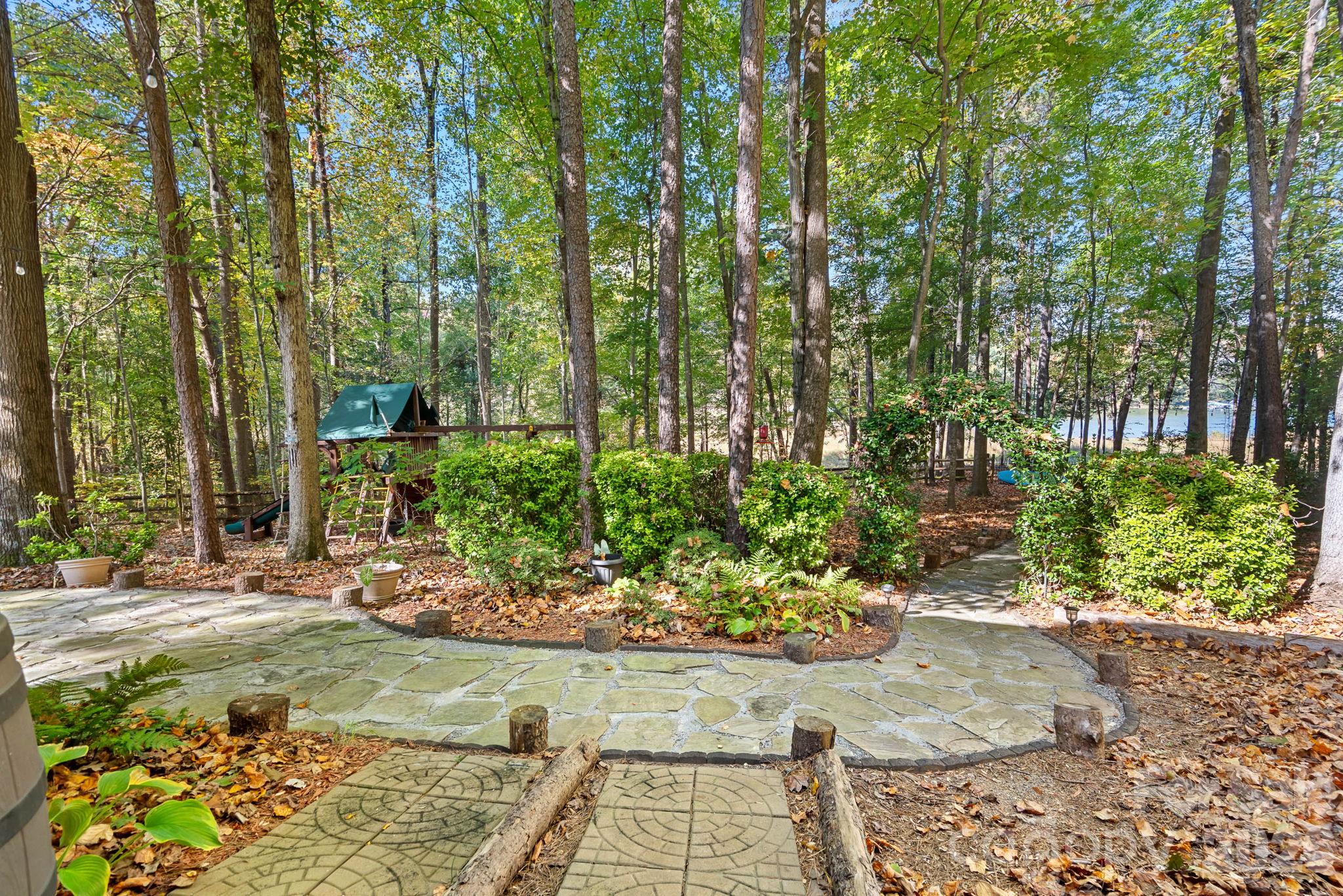 Single Family Residence at 4001 Nicole Eileen Lane, Charlotte, photo 31 of 43