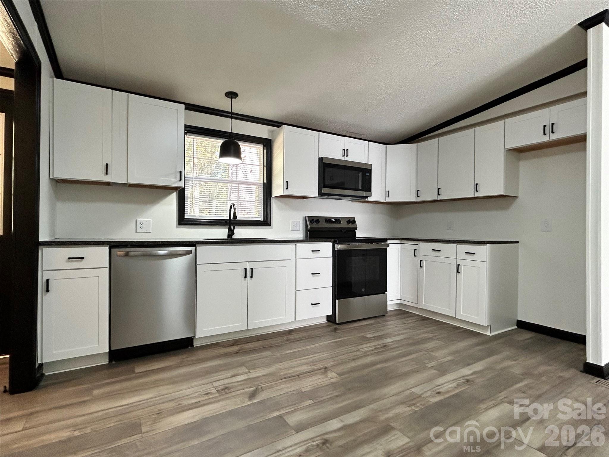 Single Family Residence at 2137 Plumcrest Lane, Clover, photo 7 of 34
