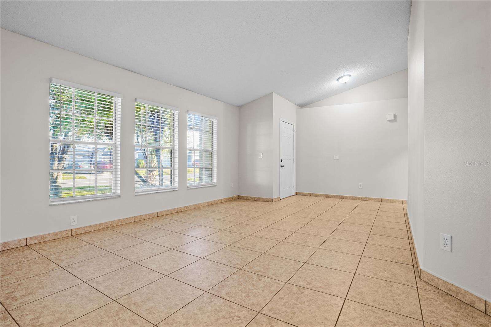 Single Family Residence at 14912 DAY LILY CT, ORLANDO, photo 12 of 42