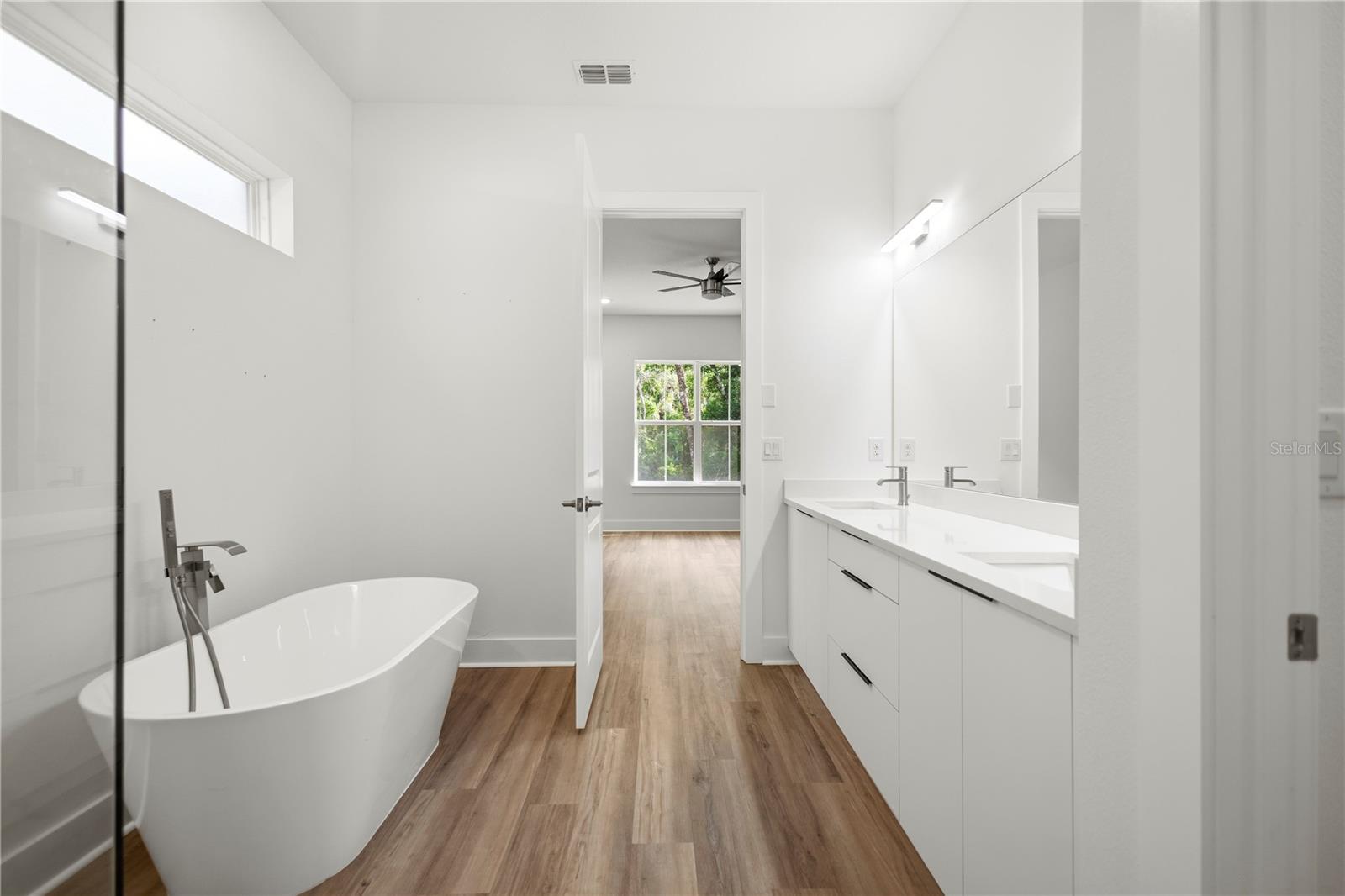 Primary Bathroom - 6622 SUMMIT VIEW DR, BROOKSVILLE