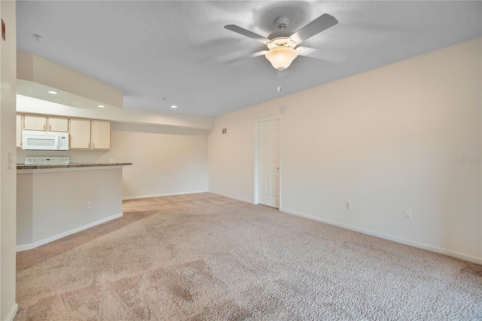 Condominium at 737 CREST PINES DR #623, ORLANDO, photo 6 of 36