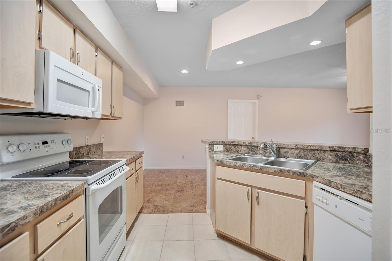 Condominium at 737 CREST PINES DR #623, ORLANDO, photo 8 of 36