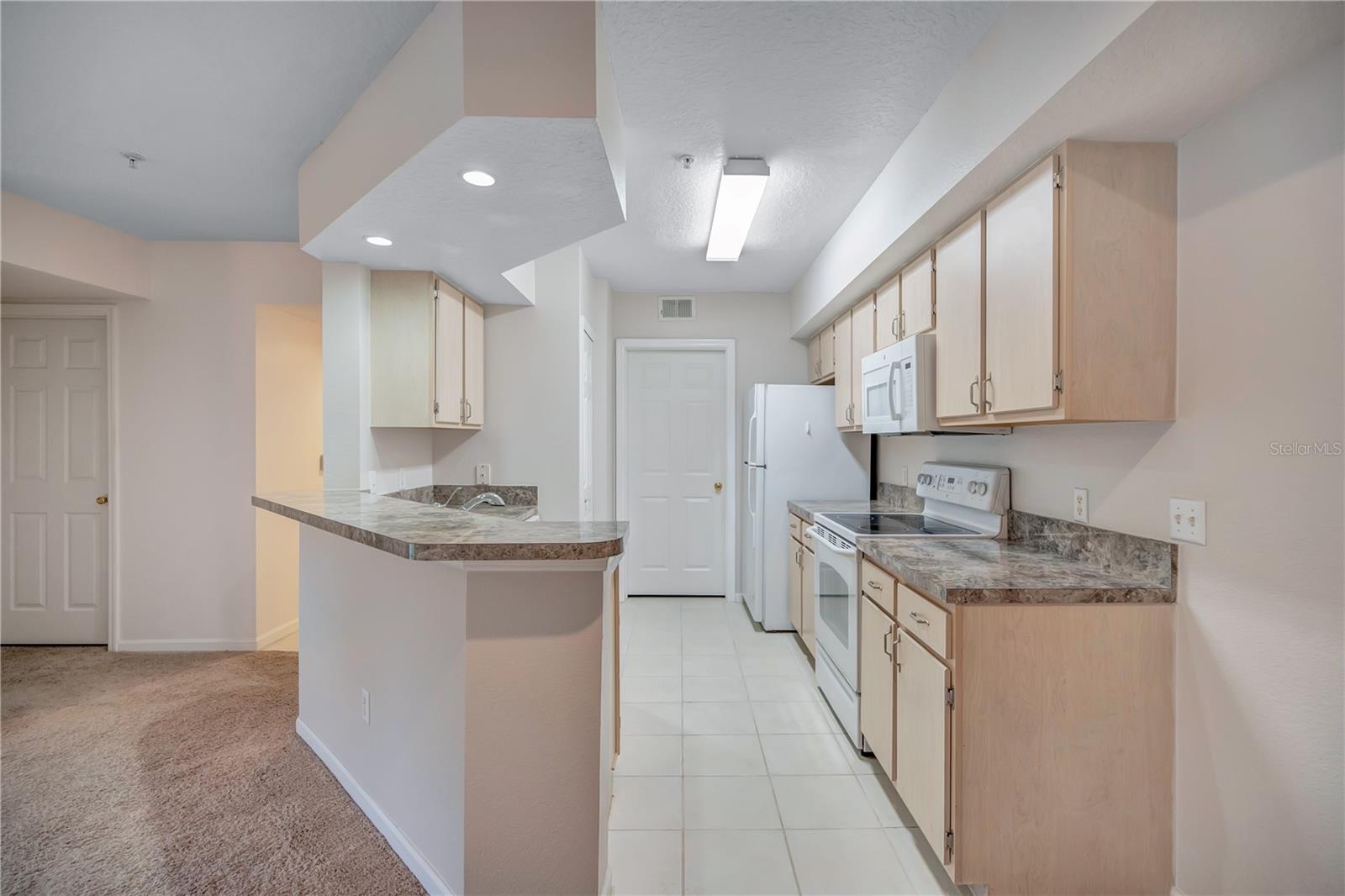 Condominium at 737 CREST PINES DR #623, ORLANDO, photo 10 of 36