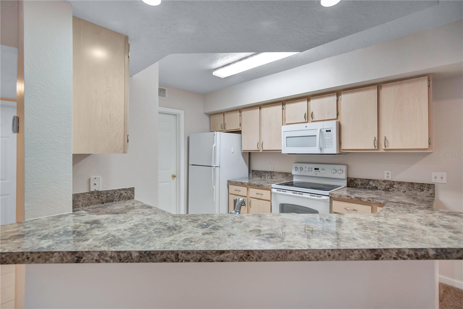 Condominium at 737 CREST PINES DR #623, ORLANDO, photo 11 of 36