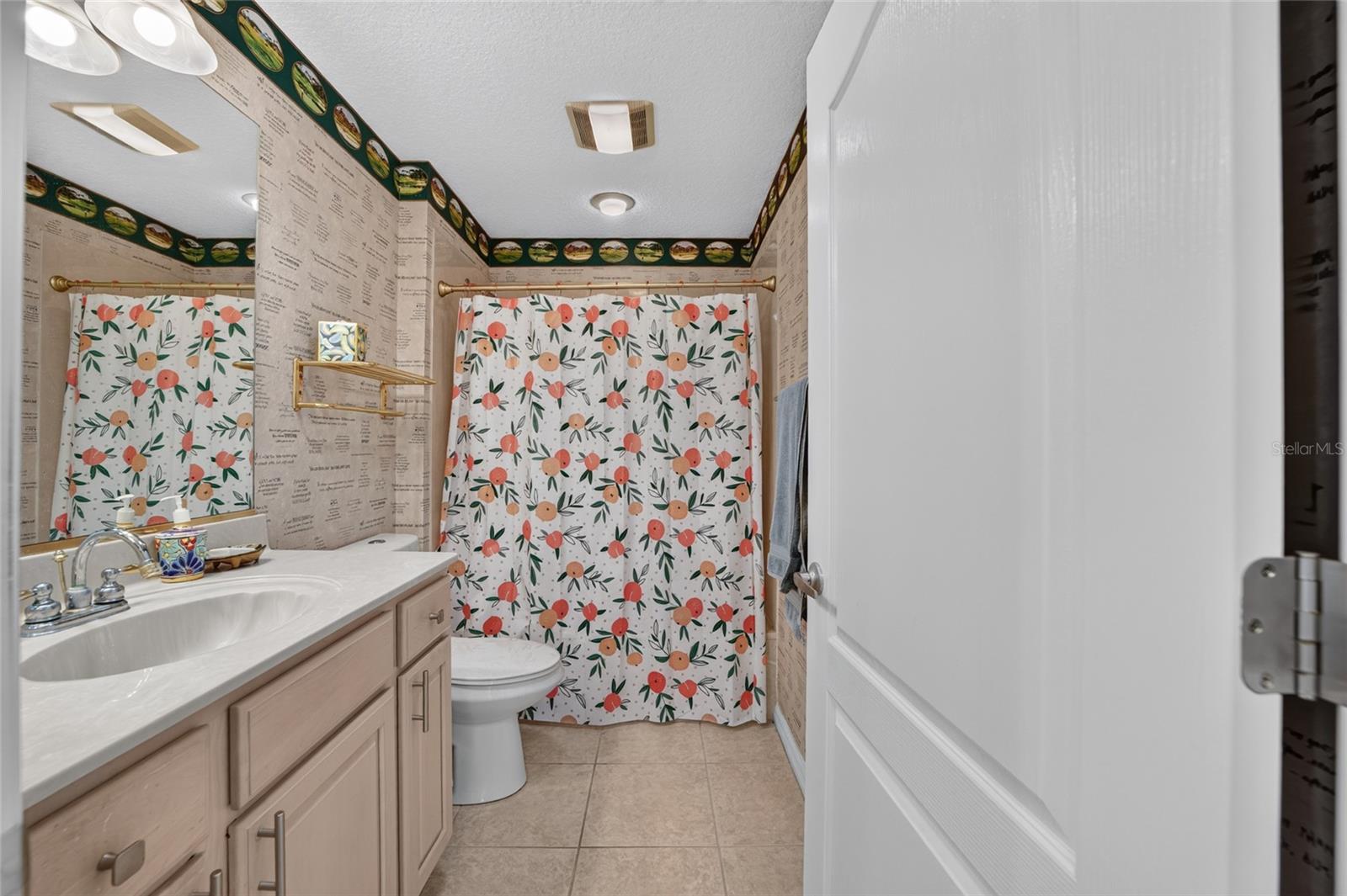 Guest Bathroom - 3568 WORTH CIR, THE VILLAGES
