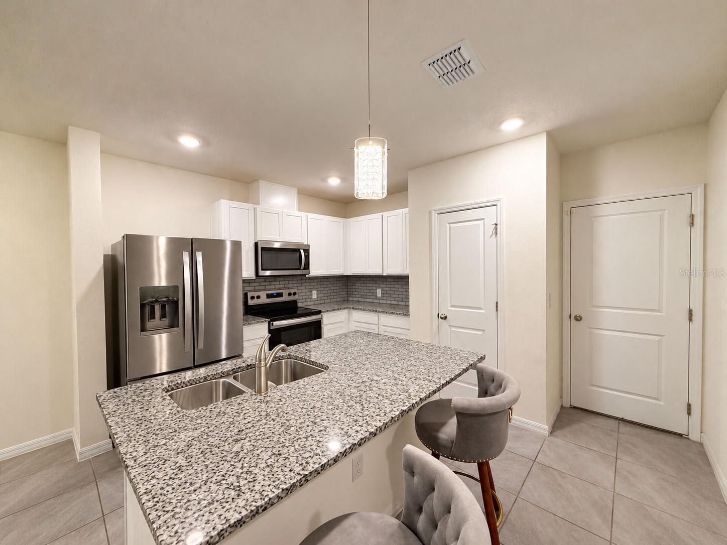Townhouse at 340 PRESTON COVE DR, ST CLOUD, photo 5 of 19