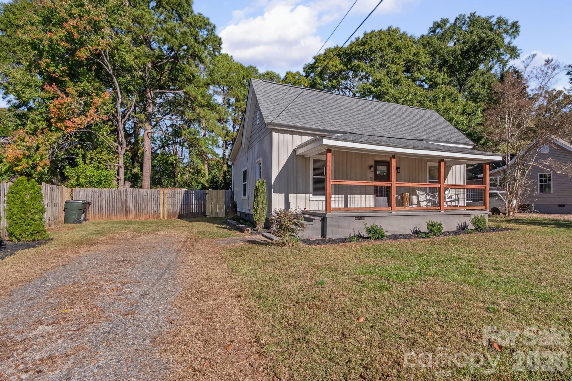 Single Family Residence at 1003 Hull Street, Rock Hill, photo 4 of 35