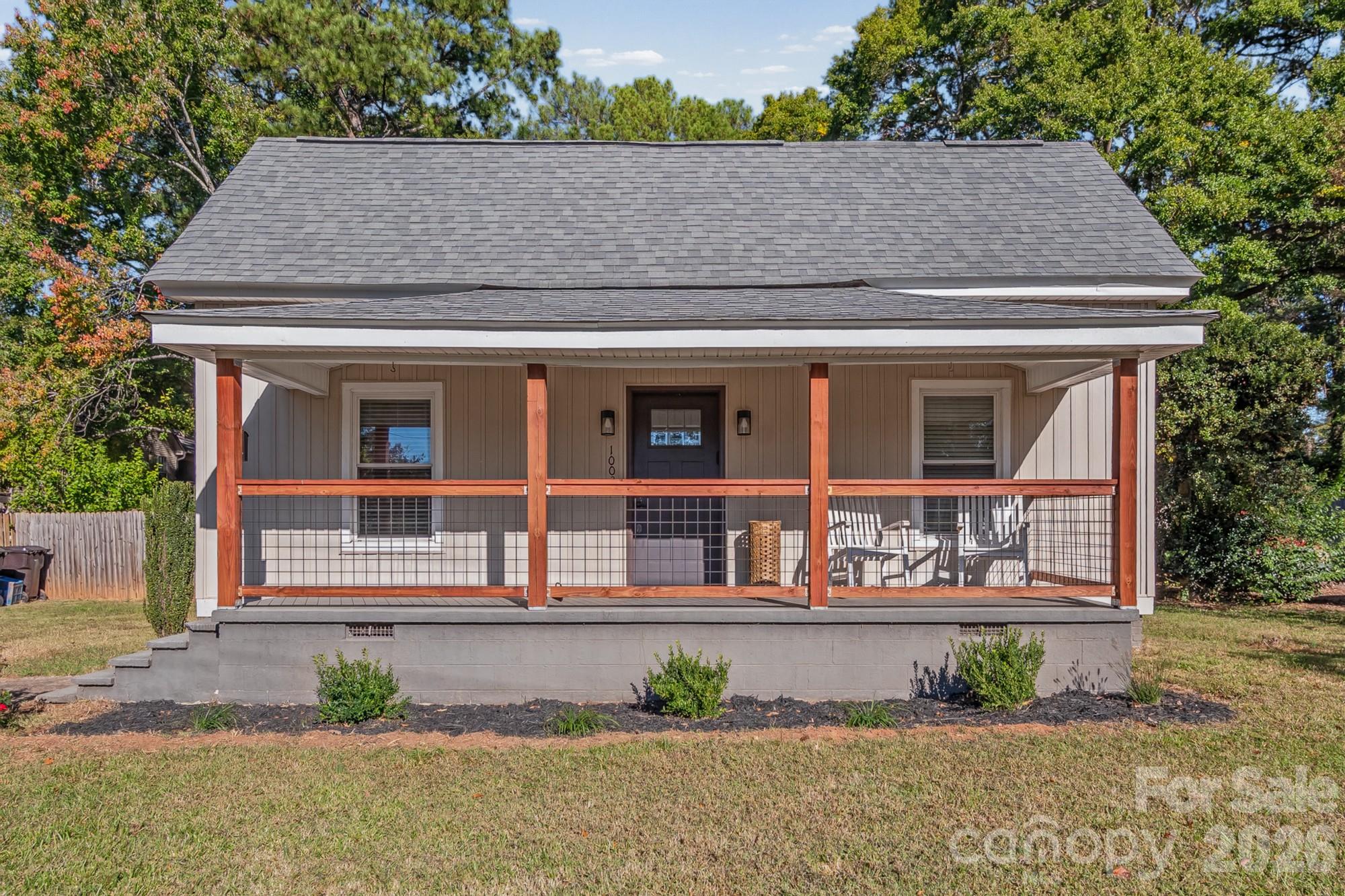 Single Family Residence at 1003 Hull Street, Rock Hill, photo 5 of 35