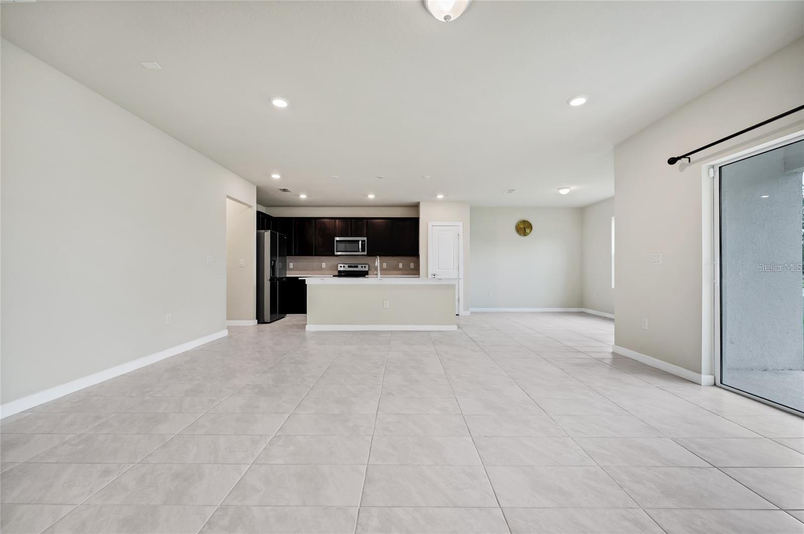 Single Family Residence at 5322 ROYAL POINT AVE, KISSIMMEE, photo 5 of 47