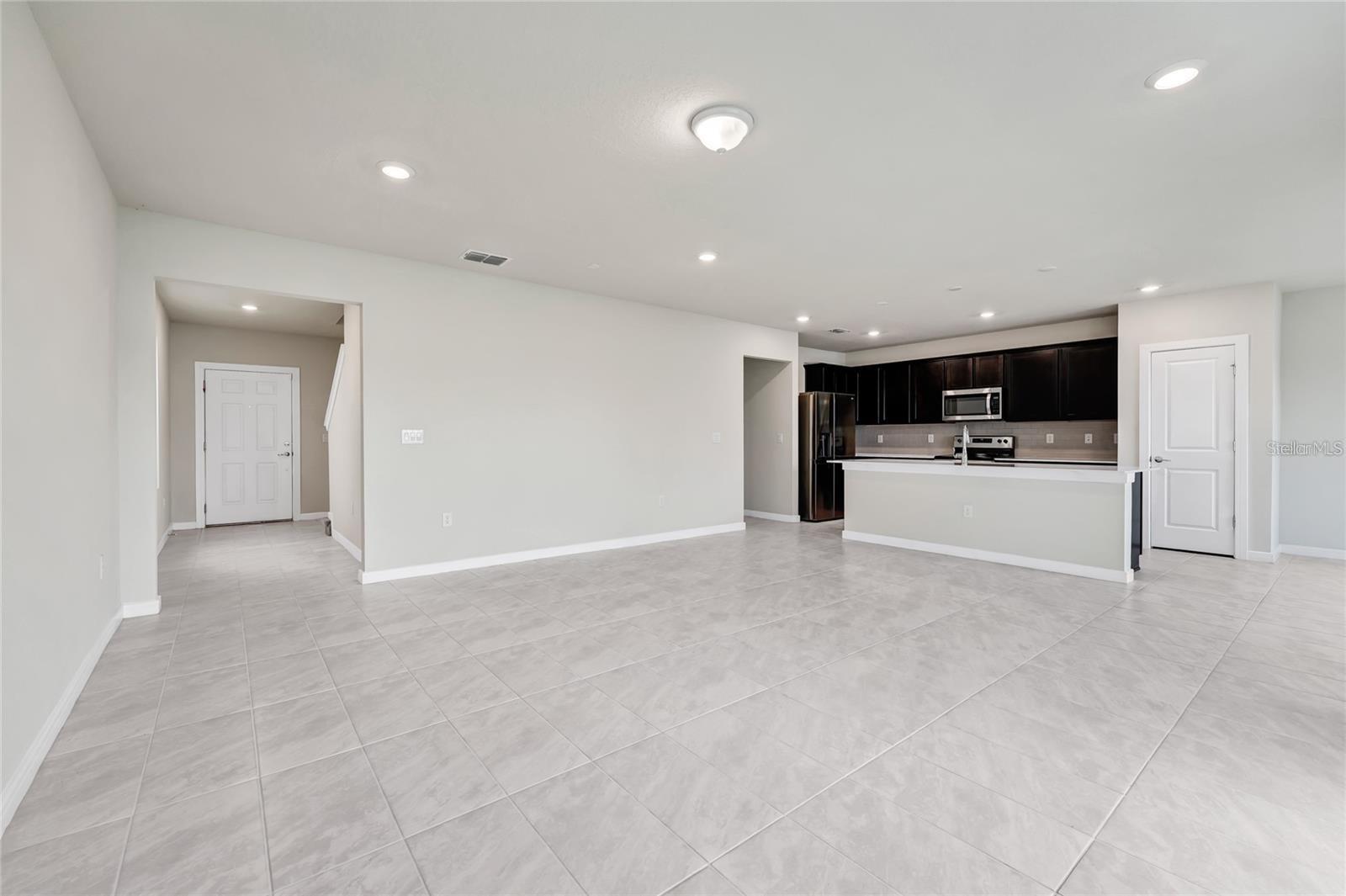 Single Family Residence at 5322 ROYAL POINT AVE, KISSIMMEE, photo 8 of 47
