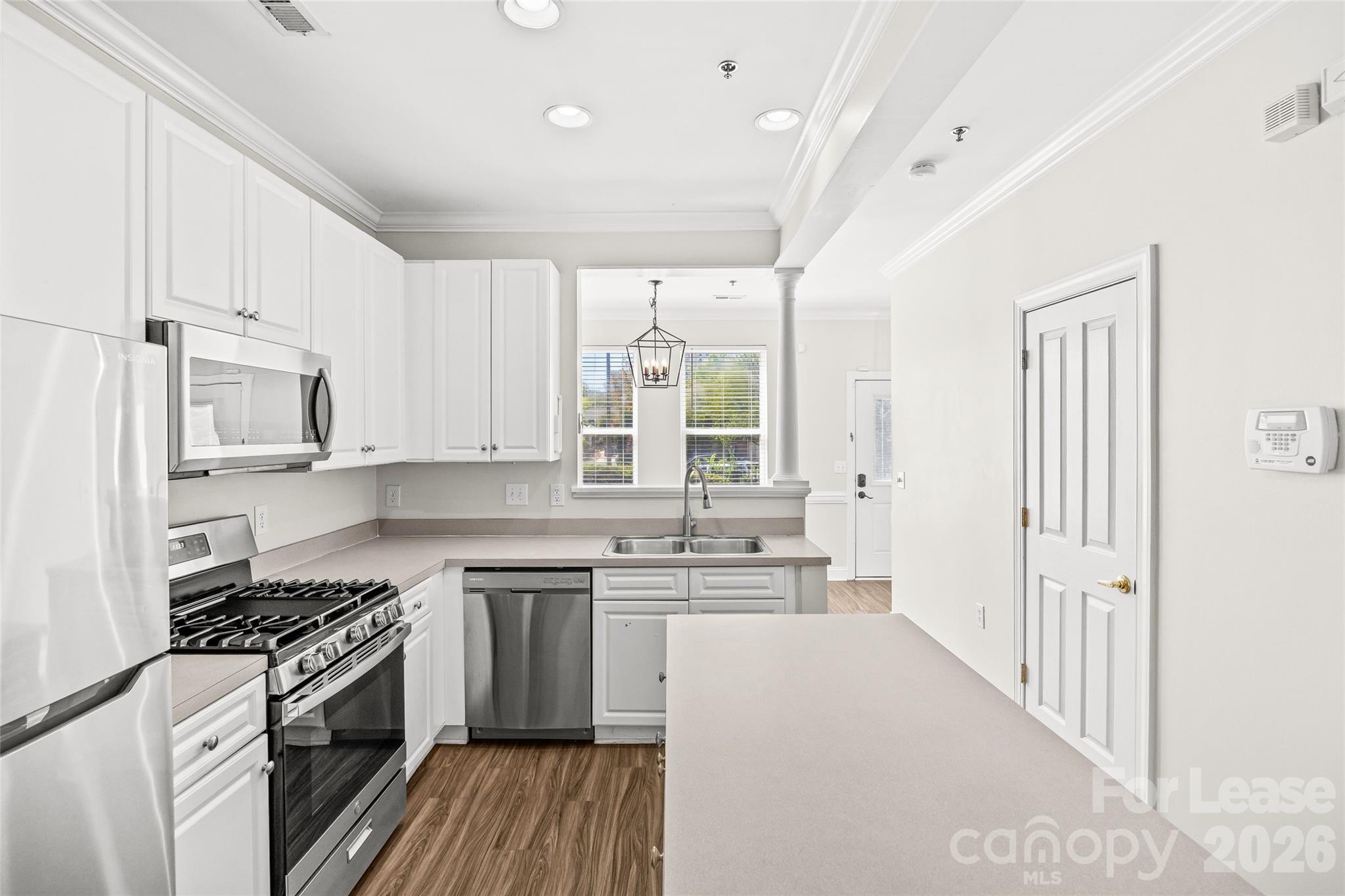 Kitchen - 518 E 9th Street, Charlotte