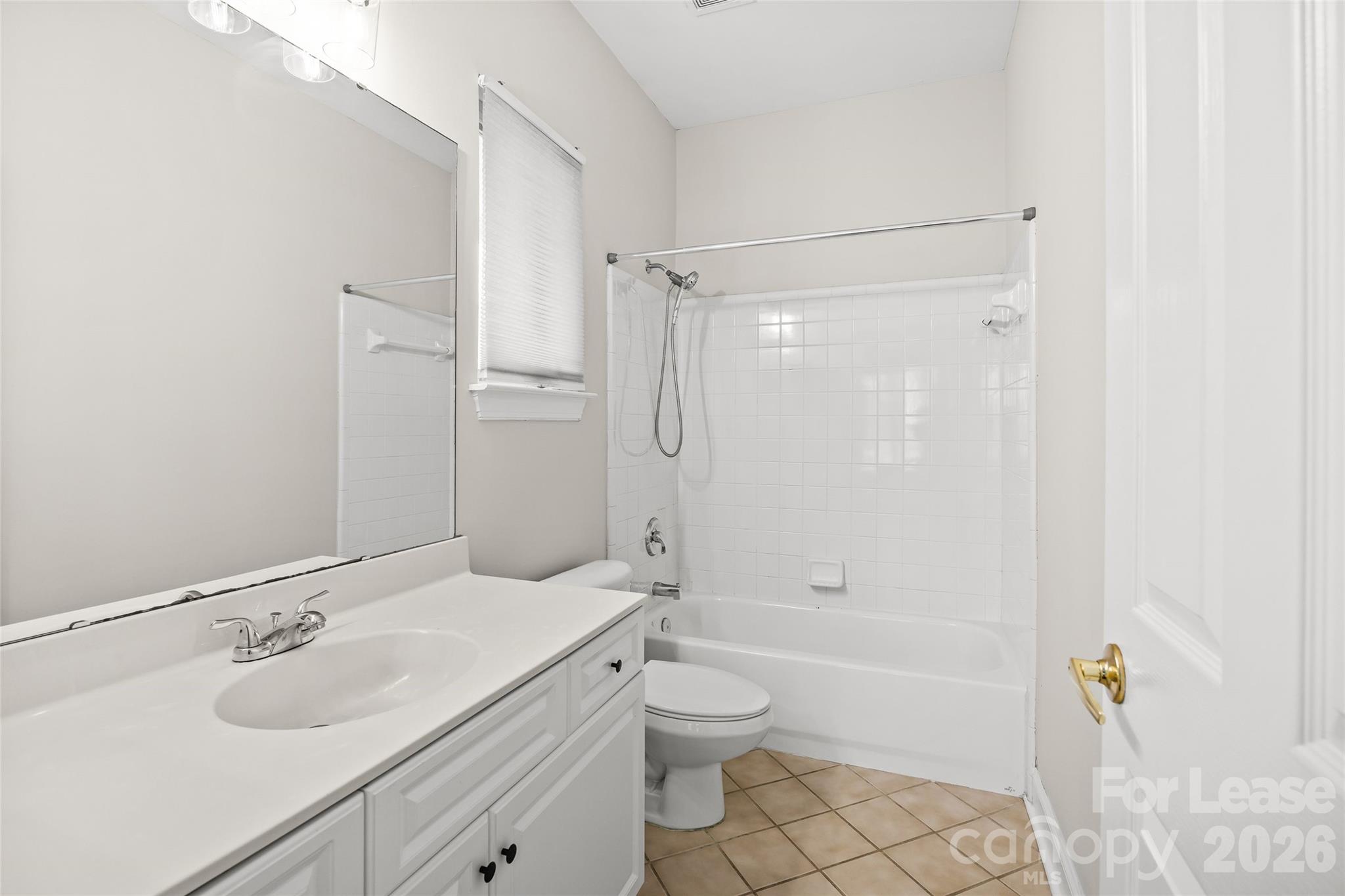 Full Bath 2 - 518 E 9th Street, Charlotte