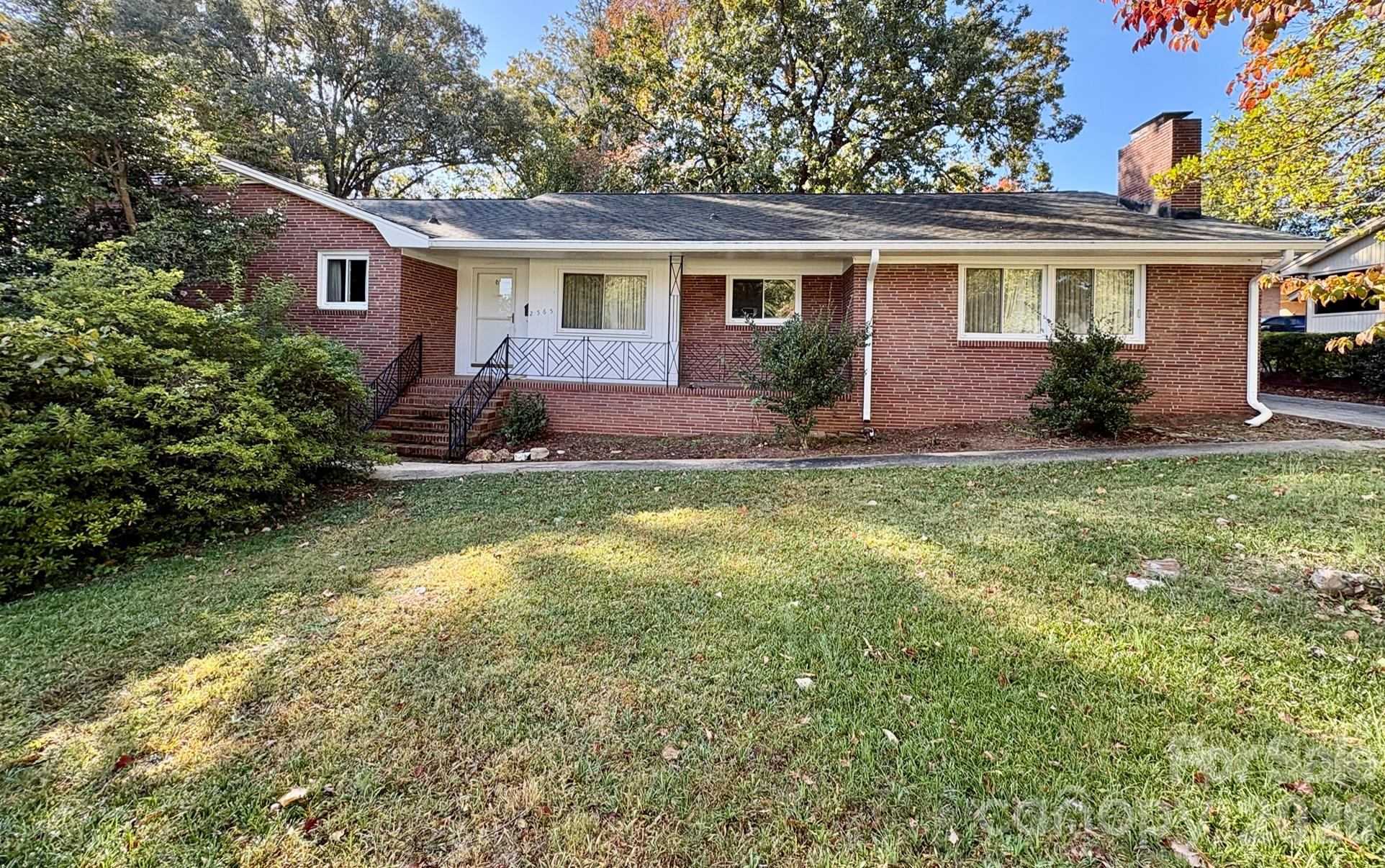 2565 Pinewood Road