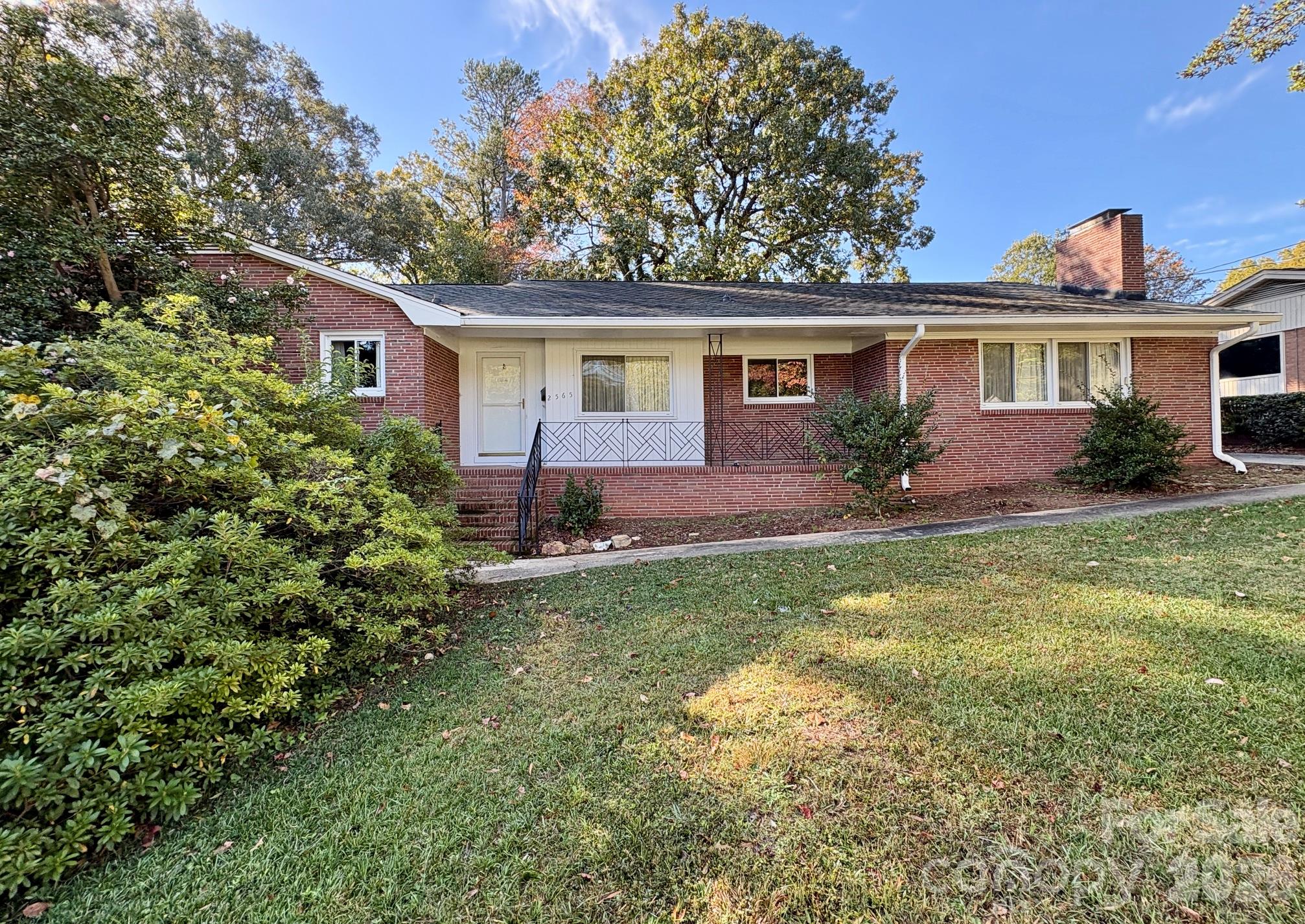 Single Family Residence at 2565 Pinewood Road, Gastonia, photo 2 of 20