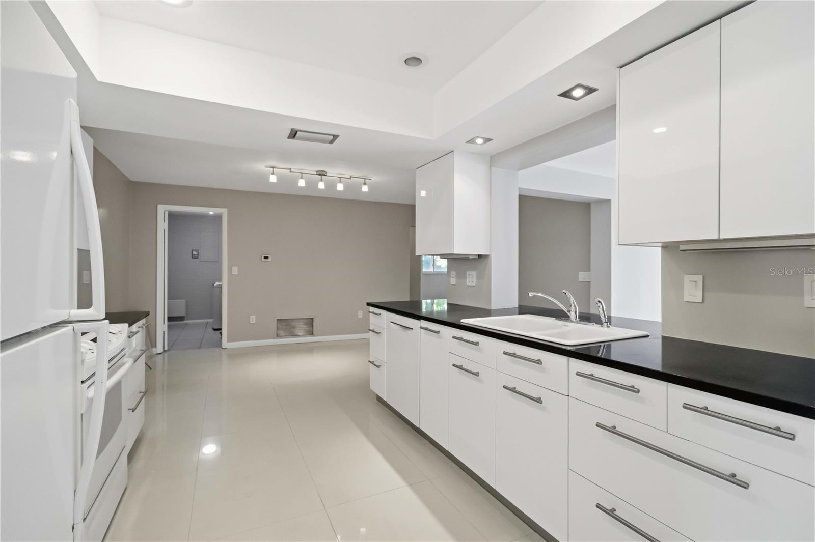 Single Family Residence at 139 ADAIR AVE, SARASOTA, photo 5 of 34