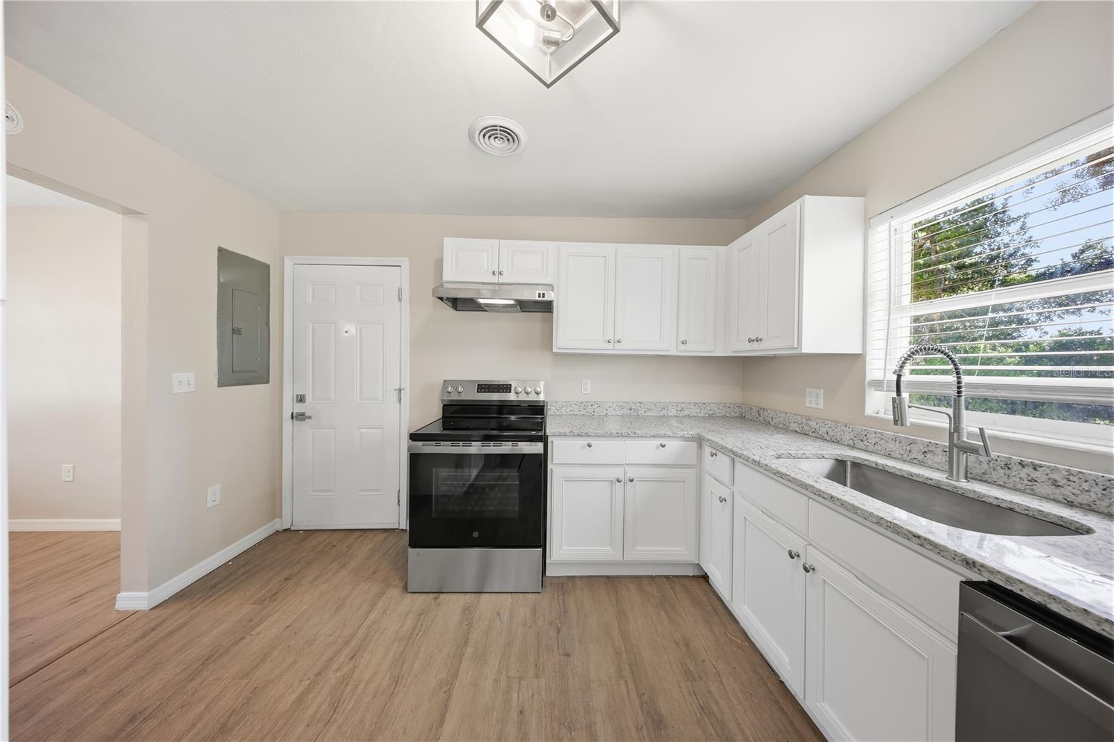 Single Family Residence at 1727 N POWERS DR, ORLANDO, photo 13 of 45