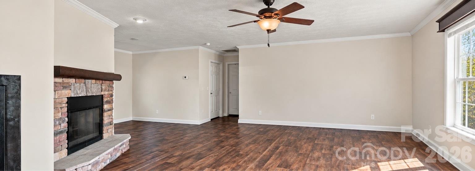 Single Family Residence at 106 Belinda Loop, Statesville, photo 3 of 29