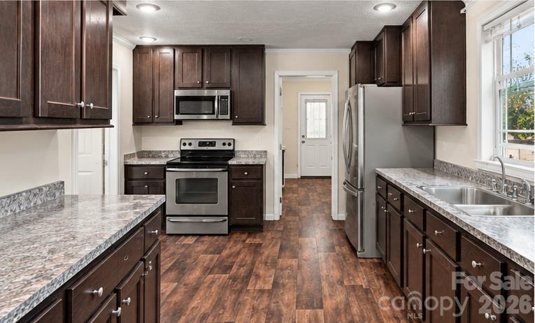 Single Family Residence at 106 Belinda Loop, Statesville, photo 7 of 29