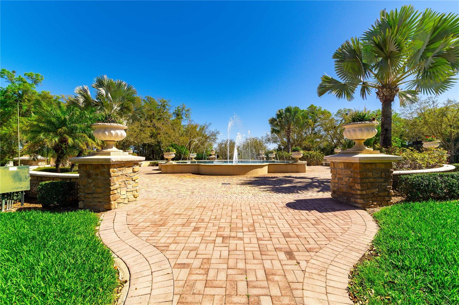 Welcome Fountain - 1850 ALTAVISTA CIR, LAKELAND