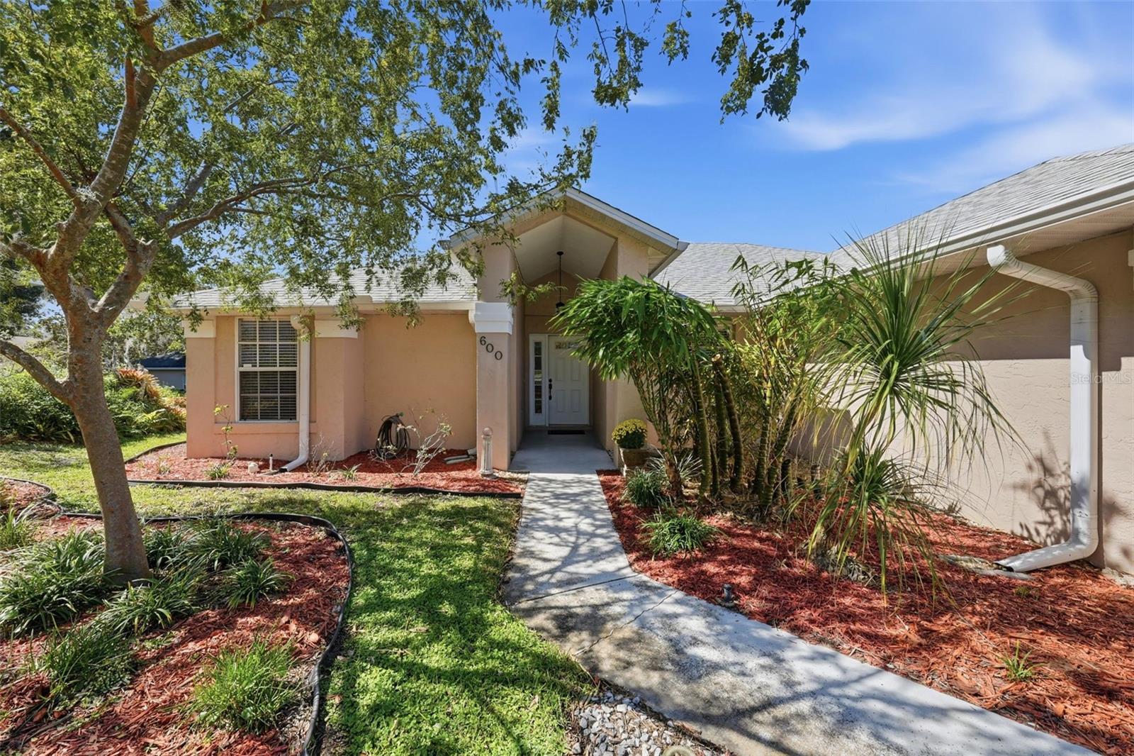 Single Family Residence at 600 HURON PL, MOUNT DORA, photo 2 of 48